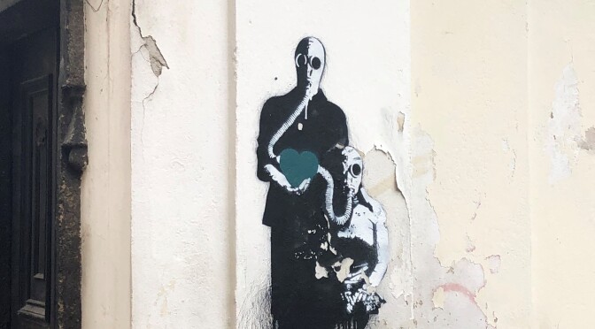Banksy på en vegg i Praha